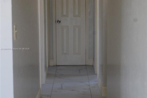 House in Miami, Florida 3 bedrooms, 96.62 sq.m. № 1894251 - photo 20