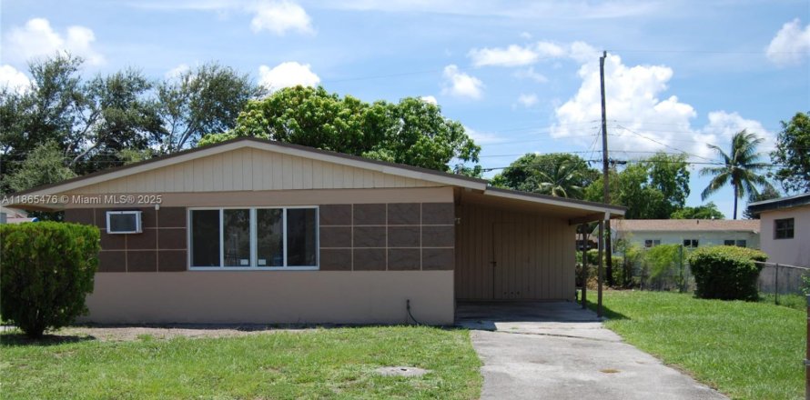 House in Miami, Florida 3 bedrooms, 96.62 sq.m. № 1894251