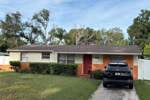 House in Tampa, Florida 2 bedrooms, 163.04 sq.m. № 2396411