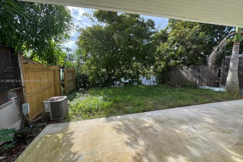 Copropriété à louer à Miami Gardens, Floride: 2 chambres, 111.48 m2 № 1930742 - photo 2