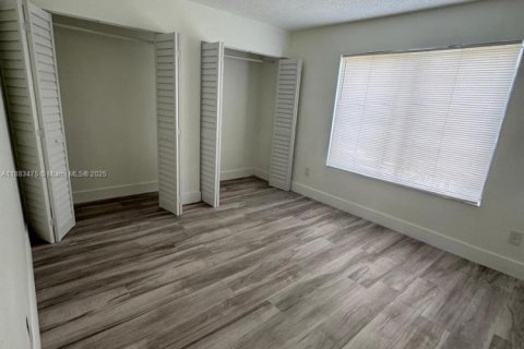 Copropriété à louer à Miami Gardens, Floride: 2 chambres, 111.48 m2 № 1930742 - photo 13