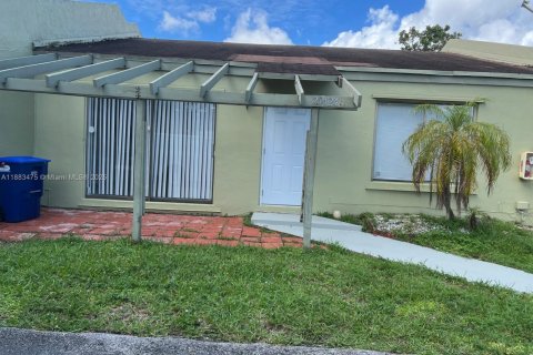 Copropriété à louer à Miami Gardens, Floride: 2 chambres, 111.48 m2 № 1930742 - photo 1