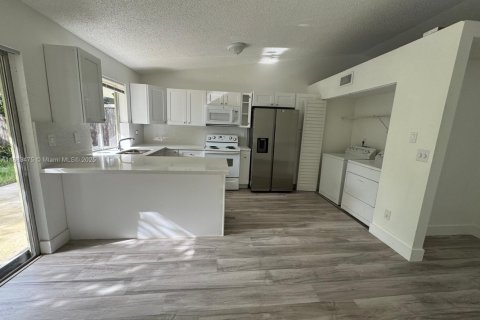 Copropriété à louer à Miami Gardens, Floride: 2 chambres, 111.48 m2 № 1930742 - photo 3