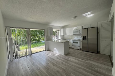 Copropriété à louer à Miami Gardens, Floride: 2 chambres, 111.48 m2 № 1930742 - photo 5