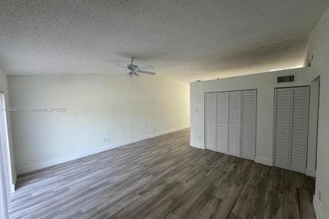 Copropriété à louer à Miami Gardens, Floride: 2 chambres, 111.48 m2 № 1930742 - photo 9