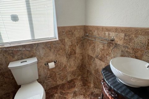 Copropriété à louer à Miami Gardens, Floride: 2 chambres, 111.48 m2 № 1930742 - photo 4