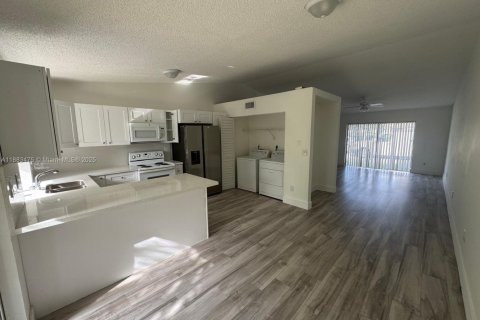 Copropriété à louer à Miami Gardens, Floride: 2 chambres, 111.48 m2 № 1930742 - photo 15