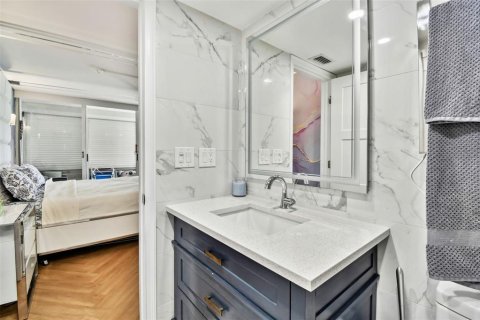 Copropriété à vendre à Redington Shores, Floride: 3 chambres, 108.23 m2 № 1651789 - photo 14