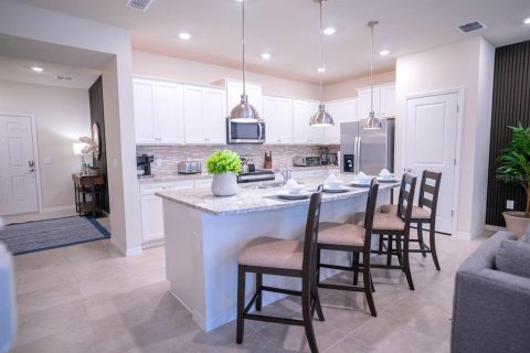 Townhouse in Davenport, Florida 5 bedrooms, 210.24 sq.m. № 1583313 - photo 5