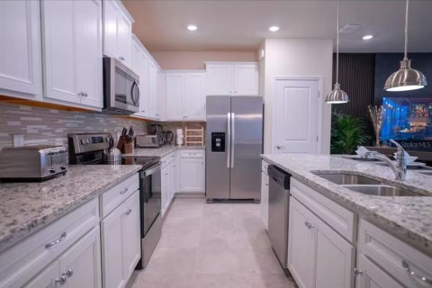 Townhouse in Davenport, Florida 5 bedrooms, 210.24 sq.m. № 1583313 - photo 4