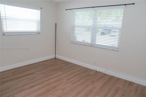 House in Tamarac, Florida 3 bedrooms, 121.05 sq.m. № 1854854 - photo 17