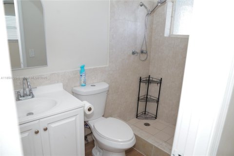 House in Tamarac, Florida 3 bedrooms, 121.05 sq.m. № 1854854 - photo 23
