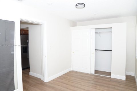 House in Tamarac, Florida 3 bedrooms, 121.05 sq.m. № 1854854 - photo 6