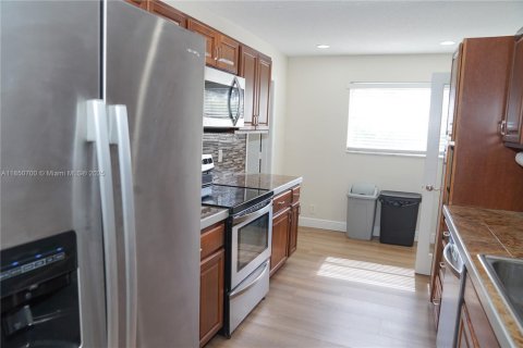 House in Tamarac, Florida 3 bedrooms, 121.05 sq.m. № 1854854 - photo 9