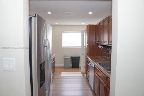 House in Tamarac, Florida 3 bedrooms, 121.05 sq.m. № 1854854 - photo 8