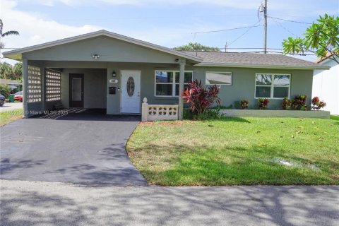 House in Tamarac, Florida 3 bedrooms, 121.05 sq.m. № 1854854 - photo 1