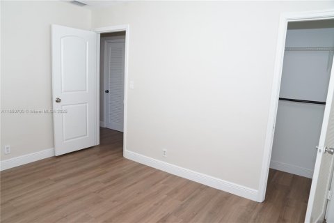 House in Tamarac, Florida 3 bedrooms, 121.05 sq.m. № 1854854 - photo 18