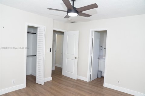 House in Tamarac, Florida 3 bedrooms, 121.05 sq.m. № 1854854 - photo 21