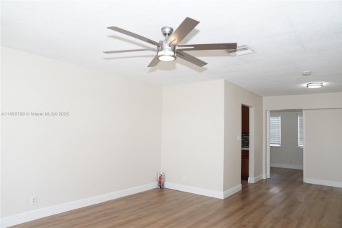 House in Tamarac, Florida 3 bedrooms, 121.05 sq.m. № 1854854 - photo 3