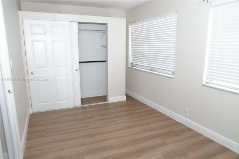 House in Tamarac, Florida 3 bedrooms, 121.05 sq.m. № 1854854 - photo 5