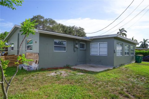 House in Tamarac, Florida 3 bedrooms, 121.05 sq.m. № 1854854 - photo 25
