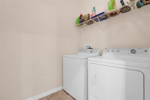 House in Kissimmee, Florida 4 bedrooms, 157.75 sq.m. № 1876614 - photo 25