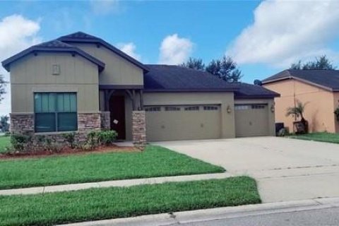 House in Kissimmee, Florida 4 bedrooms, 157.75 sq.m. № 1876614 - photo 1