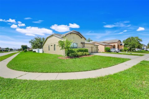 House in Kissimmee, Florida 4 bedrooms, 157.75 sq.m. № 1876614 - photo 2