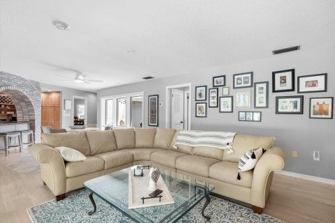 House in Tampa, Florida 4 bedrooms, 273.69 sq.m. № 1877280 - photo 13