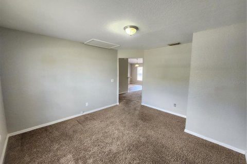 House in North Port, Florida 3 bedrooms, 163.69 sq.m. № 2122506 - photo 11