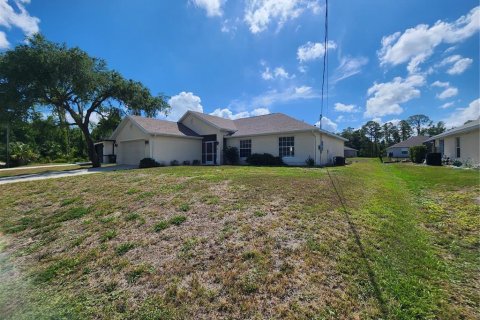 House in North Port, Florida 3 bedrooms, 163.69 sq.m. № 2122506 - photo 3