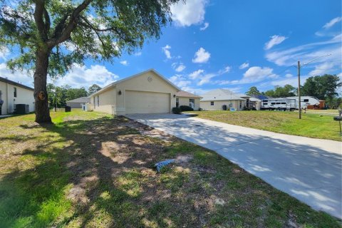 House in North Port, Florida 3 bedrooms, 163.69 sq.m. № 2122506 - photo 5