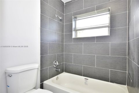 Commercial property in North Miami, Florida 1725.75 sq.m. № 1890170 - photo 3