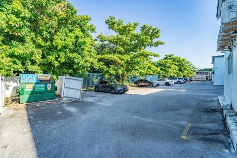 Commercial property in North Miami, Florida 1725.75 sq.m. № 1890170 - photo 17