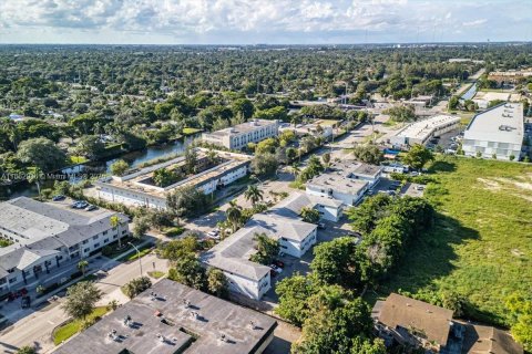 Commercial property in North Miami, Florida 1725.75 sq.m. № 1890170 - photo 25