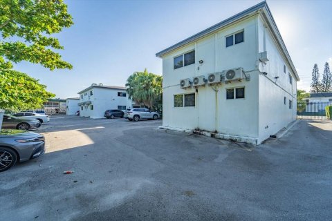 Commercial property in North Miami, Florida 1725.75 sq.m. № 1890170 - photo 16