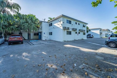 Commercial property in North Miami, Florida 1725.75 sq.m. № 1890170 - photo 14