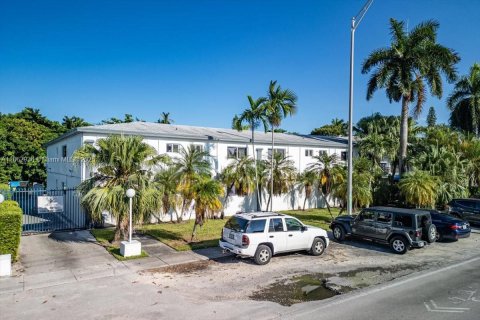 Commercial property in North Miami, Florida 1725.75 sq.m. № 1890170 - photo 19