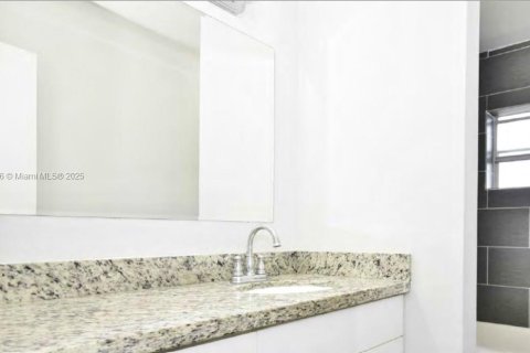 Commercial property in North Miami, Florida 1725.75 sq.m. № 1890170 - photo 5