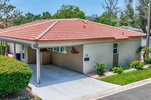 House in Sarasota, Florida 2 bedrooms, 108.23 sq.m. № 1780629 - photo 1