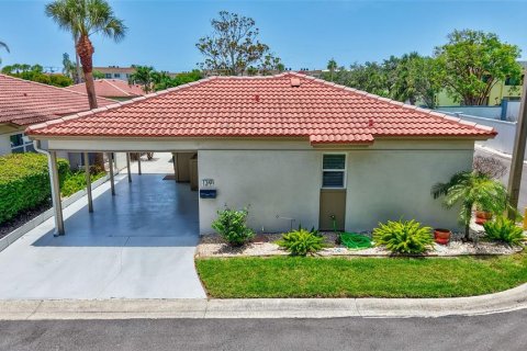 House in Sarasota, Florida 2 bedrooms, 108.23 sq.m. № 1780629 - photo 2