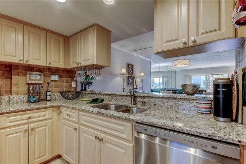 Condo in Clearwater, Florida, 2 bedrooms  № 2142288 - photo 8