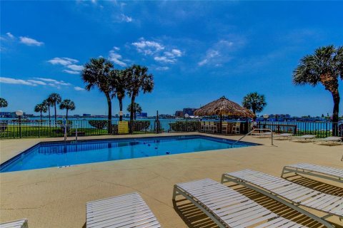 Condo in Clearwater, Florida, 2 bedrooms  № 2142288 - photo 5
