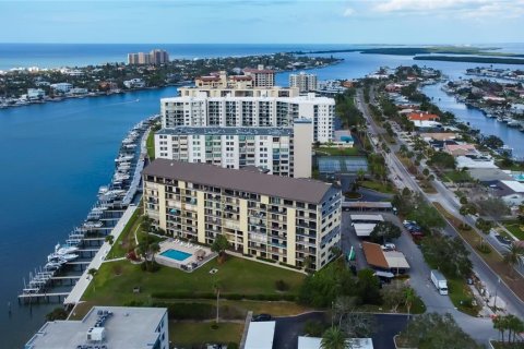 Condo in Clearwater, Florida, 2 bedrooms № 2142288