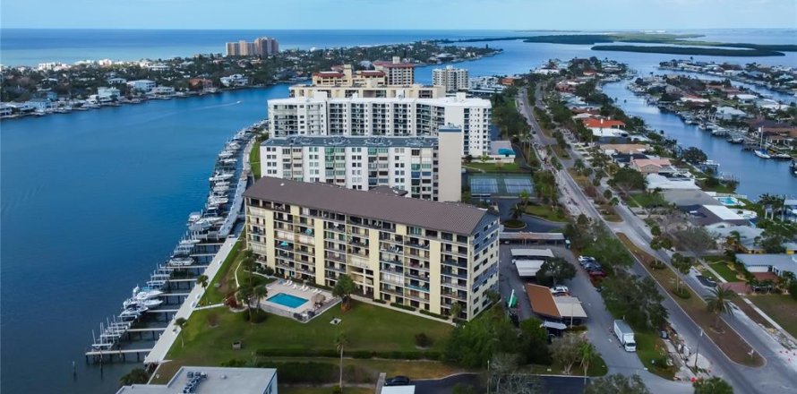 Condo in Clearwater, Florida, 2 bedrooms  № 2142288