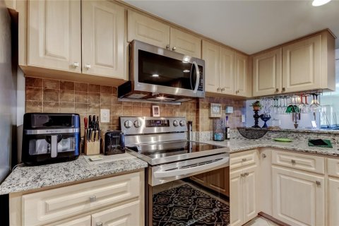 Condo in Clearwater, Florida, 2 bedrooms  № 2142288 - photo 10