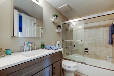 Condo in Clearwater, Florida, 2 bedrooms  № 2142288 - photo 18