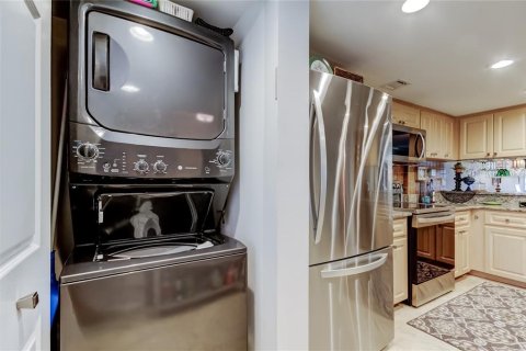 Condo in Clearwater, Florida, 2 bedrooms  № 2142288 - photo 12