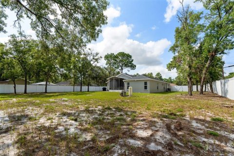 House in Weeki Wachee, Florida 3 bedrooms, 142.42 sq.m. № 2273064 - photo 30
