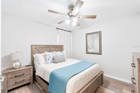 House in Weeki Wachee, Florida 3 bedrooms, 142.42 sq.m. № 2273064 - photo 20